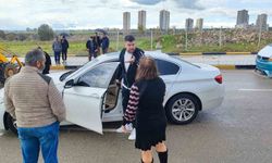 Tapulu arazilerine yol yapılan vatandaşlar, yolu kapatınca bir kişi silah gösterip geçti