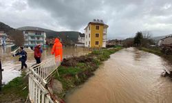 Taşkın suları tahliye ediliyor, bozulan yollar onarılıyor