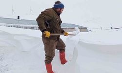 Taşlıçay'da kar yığınları evlerin boyuna ulaştı