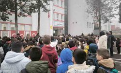 Tekirdağ'da okullarda 6 Şubat depremleri için saygı duruşu