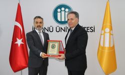 TÜBA-TESEP Ödüllü Prof. Dr. Orhan Yazıcı'ya plaket takdim edildi