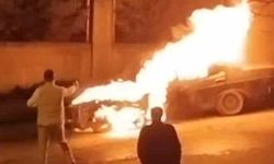 Tuzla'da park halindeki otomobil alev alev yandı