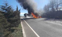 Uşak'ta yangın çıkan cip küle döndü
