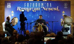 Yakutiye Medresesi'nde santurun zarif nağmeleri yankılandı