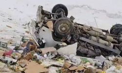 Yüksekova'da kamyonet şarampole yuvarlandı: 1 kişi yaralandı