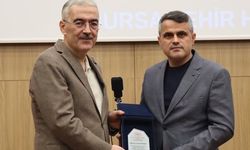 1 yılda 3 bin 766 ameliyat yapan doktora ödül