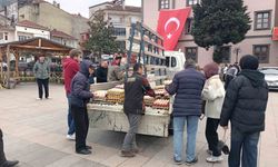 12 bin köy yumurtasını meydanda ücretsiz dağıttı