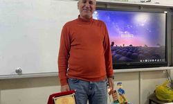 40 yıllık öğretmenlik hayatını güllerle uğurlanarak noktaladı