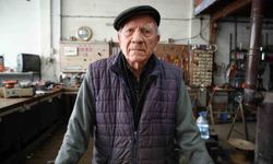 88'lik usta gençlere taş çıkarıyor