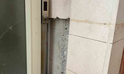 Adilcevaz'da camiye çirkin saldırı: Halılar üzerinde sigara izmaritleri söndürüldü