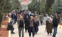 Adıyaman'da deprem şehitliğine bayram ziyareti