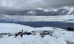 Ağrı Dağı'nda kaybolan kadın dağcıyı arama çalışmaları sürüyor