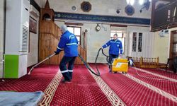 Akdeniz'de bayram öncesi camilerde yoğun temizlik mesaisi