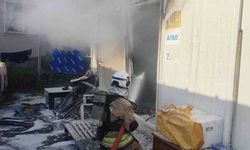 Alevlere teslim olan konteyner yanarak kullanılamaz hale geldi