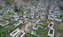 Arnavutköy'de mezarlık sular altında kaldı