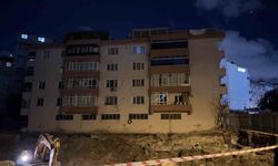 Bahçelievler'de inşaat çalışmasında zemininde boşluk oluşan 4 katlı bina mühürlendi