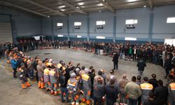 Başkan Palancıoğlu güne mesai arkadaşlarıyla bayramlaşarak başladı