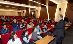 Başkan Yalçın'dan miniklere yerel yönetim dersi