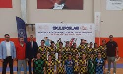 Başkan Zencirci Neşetiye Kız Hentbol Takımını tebrik etti