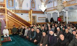 Bayram namazında camiler doldu taştı