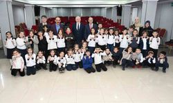 Belediye meclisinde minik misafirler yerel yönetimi yerinde öğrendi