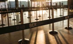 Berlin Brandenburg Havalimanı'nda grev nedeniyle 445 uçuş iptal oldu, 57 bin yolcu etkilendi