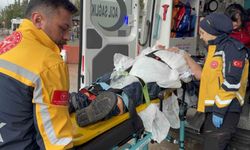 Beton mikserini yıkarken düşen sürücü hastanelik oldu