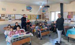 Bilecik'te jandarmadan öğrencilere spor malzemesi desteği