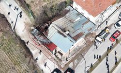 Bolu'da mobilya atölyesiyle bitişikteki ev alevlere teslim oldu