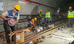 Bornova'da metro hattında raylar yenileniyor