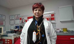 Boynunda kemoterapi, kalbinde meslek aşkı: İki farklı kanser ile mücadele eden hekimin sarsılmaz azmi