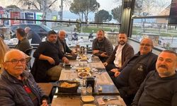 Burhaniye'de bağımsız meclis üyeleri basına iftar verdi