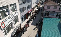 Bursa'da APP plaka izdihamı...Kuyruk sokaklara taştı