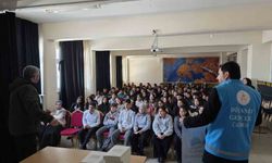 Çaldıran'da gençlik huzura koşuyor: Kitaplar müftülükten gayret gençlerden