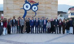 Cem Şahin ve Rektör Kırışık Sosyalfest'te öğrencilerle buluştu