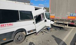 Çerkezköy'de işçi servisi tıra çarptı: 1'i ağır 4 yaralı