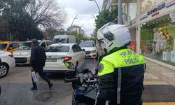 Ceza yazılacağını bile bile yasaklı alanlara park ediyorlar