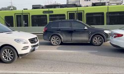 Cipi oto yolun sol şeridine kilitleyip gitti