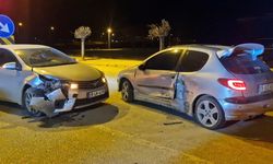 Çorum'da iki otomobil çarpıştı: 2 yaralı