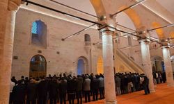Depremde hasar gören tarihi Selahattin Eyyubi Camii yeniden ibadete açıldı