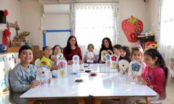 Didim'de miniklerden Kadınlar Günü'ne renkli dokunuş