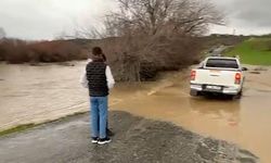 Diyarbakır'da şiddetli yağış: Köye ulaşım kesildi, bazı vatandaşlar mahsur kaldı