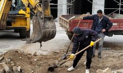 Edremit Belediyesi Altınkum'da ve Kadıköy'de yolları yeniliyor