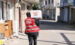 Efeler'in 'Kardeş Eli' Ramazan'ın bereketini hanelere taşıyor