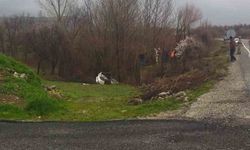 Elazığ'da otomobil dereye uçtu: 3 yaralı