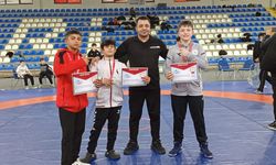 Erzincanlı yıldız güreşçilerden Rize'de üç şampiyonluk