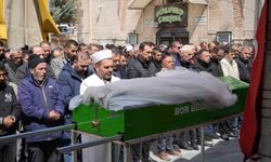 Eşi tarafından bıçaklanan 3 çocuk annesi kadın son yolculuğuna uğurlandı