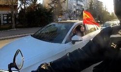 Eskişehir sokaklarında İspanya ve Türk bayrakları ile dolaşan sürücü
