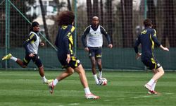 Fenerbahçe günün ilk antrenmanını yaptı