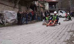 Fren yok, heyecan çok, geleneksel tahta araba yarışı bu yılda nefesleri kesti